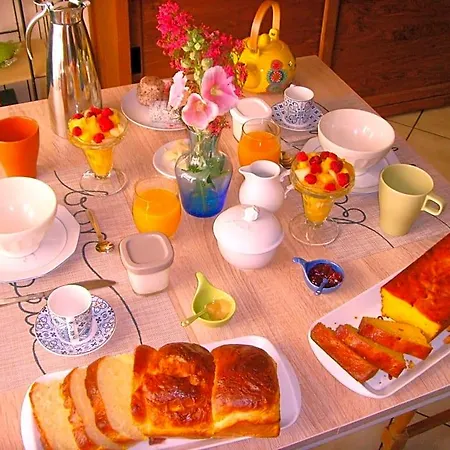 Au Coeur Du Marais Bed & Breakfast 3*