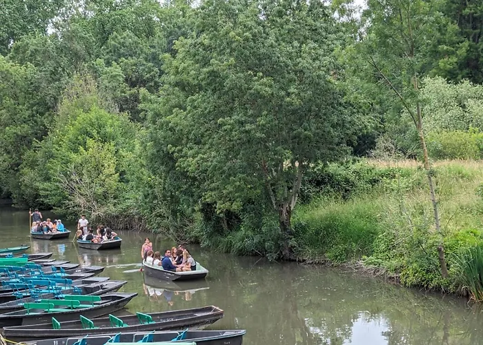 Au Coeur Du Marais Bed & Breakfast 3*